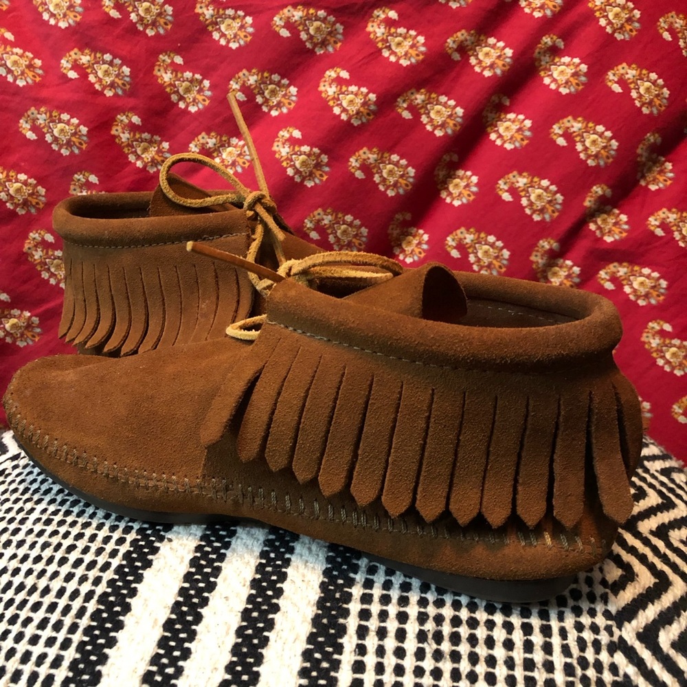 Minnetonka Classic Fringe Boots
